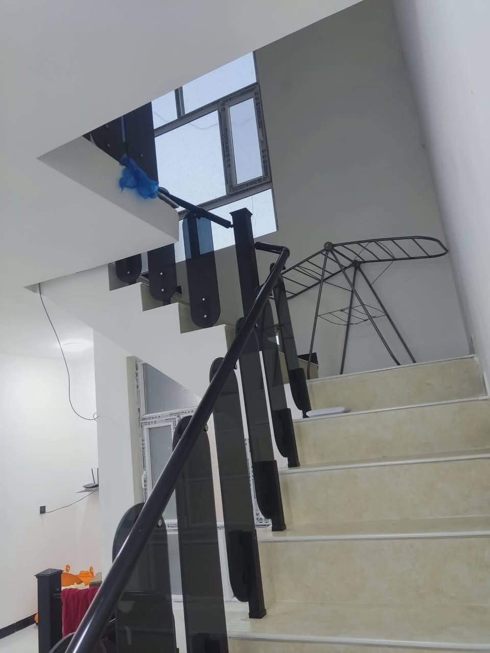 [[بسم الله الرحمن الرحيم]]
    🏡     🏘      🏚 

#يوجد_مشتمل_طابقين_للبيع

#العنوان  الفلوجة 
#المنطقة حي الشهداء // مقاطعة 19 الف قرب كلية التمريض
 
#ملاحظة يرهم تنطي مقدمة 75 مليون والباقي اقساط 

✅المساحة : 125م
⬆️ الوجة : 6 وربع م
🏞️النزال : 20م
 
غرف 3
استقبال 
صالة 
مناور 2
مطبخ
صحيات 2
الارضية كاشي
الجدران سيراميك 

                       #بناء 🧱 : طابوك 
      
       #شارع 🏞️⬆️⬆️ : 10م 

  #السعر_محدد_من_قبل_البائع 
        
    ⚖️⚖️   نوع الملك : طابو صرف تحويل مباشر 🏙 

            #السعر💰💸: 107 مليون وبي مجال

__________________________________

للأستفسار⛔🖲️ : مراجعة 
🥇#مكتب_الرافدين_للعقار 🥇
العنوان شارع المنجزات تقاطع جامع التقوئ مجاور محطة نمبر وان المركزية لغسيل السيارات 🚗🚖
__________________________________

#ملاحظة//📋📑 اذا لديك عقار تريد تعرضة للبيع او تريد تشتري عقار قم بمراسلة الصفحة او اتصال على لارقام الموجودة+ واتساب
            
         #للأتصال_او_واتساب 📞  ***********
         #للأتصال_كورك.   📞.      ‏‪***********‬‏

#بيع_وشراء_الدور_السكنية_والزراعية_العقارات_في_مدينة_الفلوجة #مكتب_الرافدين_للعقار_بيع_وشراء_العقارات_بسعر_مناسب
@#عقارات_الانبار_الفلوجة
