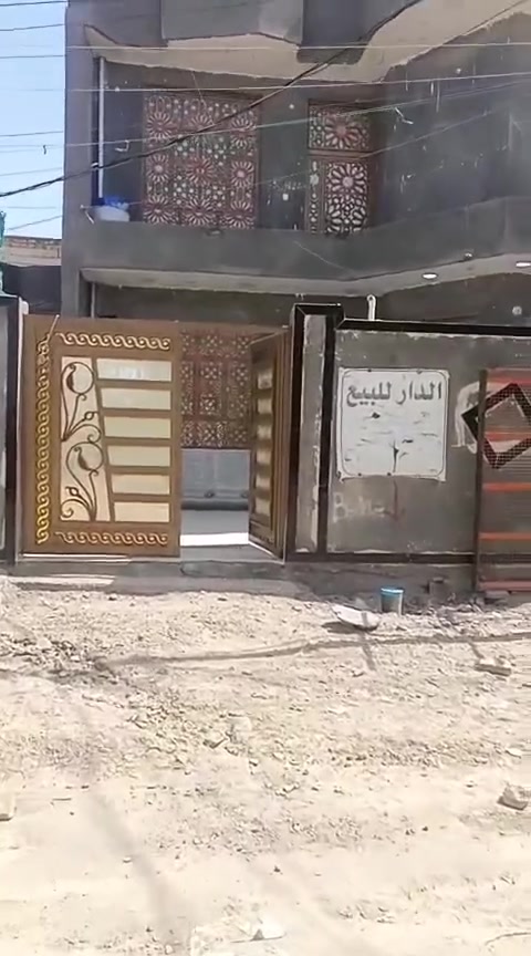 السلام عليكم ورحمة الله وبركاته
بيت للبيع قضاء الغراف منطقة حي العباس مساحة البيت ٢٥٠م
طابو صرف

الطابق الاول استقبال وغرفتين نوم ومطبخ حار وبارد ومنور كبيرر 
الطابق الثاني يحتوي على ٣ غرف نوم ومنور كبيرر وصحيات 
البناء حديث والكهربائيات والصحيات درجة اولى اي تفاصيل الاتصال على صاحب الدار 
 ‏‪***********‬‏
