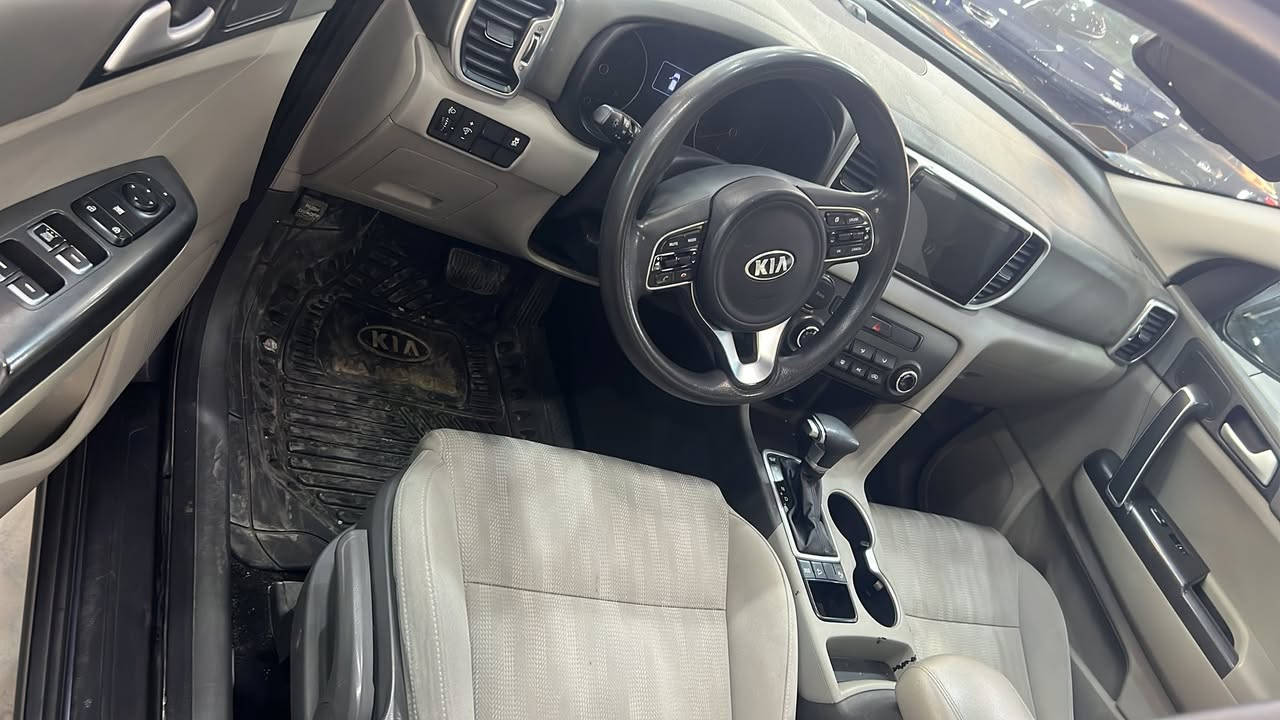 السلام عليكم
بيع مستعجل كلش     السعر 167
بيع مستعجل كلش 
سبورتج خليجي مديل 18 ماشيه 70
بيهه صبغ حافت البنيد 
فول للاخير 
عنواني بغداد الاعظميه 
***********
