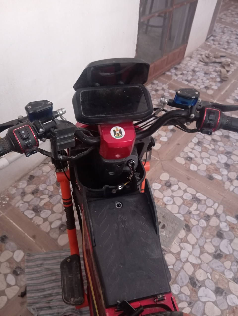 للبيع دراجه شحن نوع His x900ملف 200اربع سرع سرعته 100بل حقيقي 70 باتري5جديدات  2باتري احترك بيه واحد يشتغل يرادلك واحد باتري بس انطيك ياه بشرط لايت اشاير نضام بك بيه هم بس بيه من كدام حادت بصيط كفر بس شاصي مامكسور سعر 250بيه مجال لشراي فقط رقم ***********
