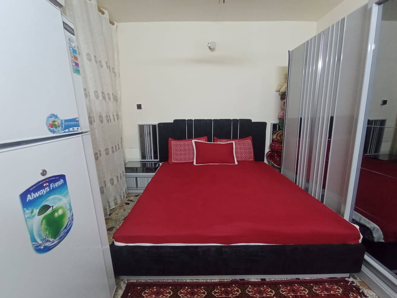 السلام عليكم غرفه تركي سبع قطع للبيع  السعر 650 وبيه مجال  مكاني بغداد الحسينية الراشديه الرقم *********** بيه واتساب
