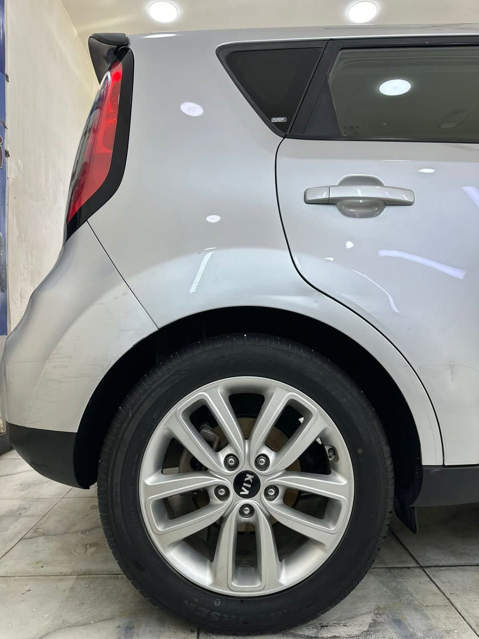 صول 2017 
مكينه 2000 مكفوله ما مفتوحه  
ماشيه 69 الف 
شاشه وكاميرا 
تحكم ستيرن 
حادثهه دور خلفي وباب خلفيه فقط الباقي مكفول
رقم كربلاء سنويه لل 2027 
سياره جديده وما بيهه نقص جاهزه من كل شي 
السعر 128$ وبيها مجال بسيط 
مكانهه كربلاء
***********
