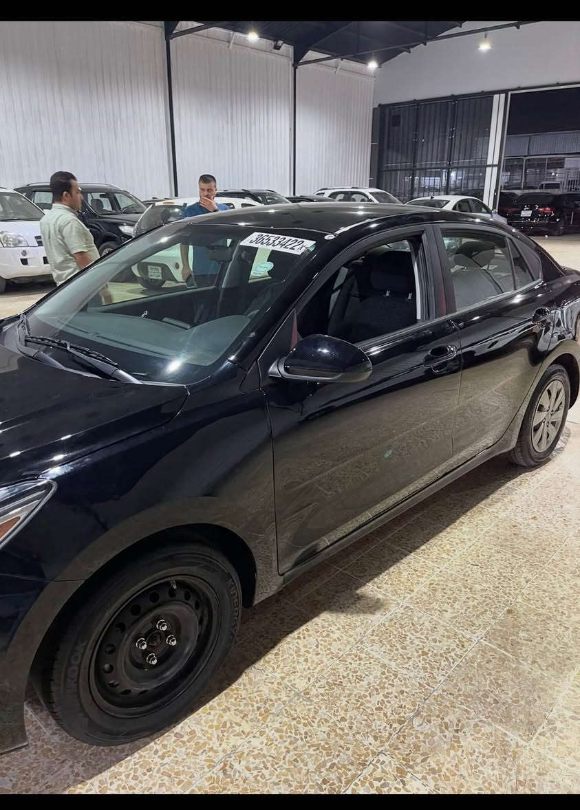 بدون دواخل تبديل باب بلادي و جاملخ بوياخ بس
* Kia rio 2020 shasha gawray  8 gear
* 1.6L 4-cylinder engine
* 120 hp
* 112 lb-ft (152 Nm) torque
* Front-wheel drive (FWD) 
* Cruise control
* Rear-view camera
* 7-inch touchscreen
* Apple CarPlay
* Android Auto
* Bluetooth
* Rear USB charging port
Fuel Economy
* 33 MPG city
* 60/40 folding rear seat
* Sliding center armrest
* 2 keys
* sport button
Whatsapp :*********** أربيل, العراق
