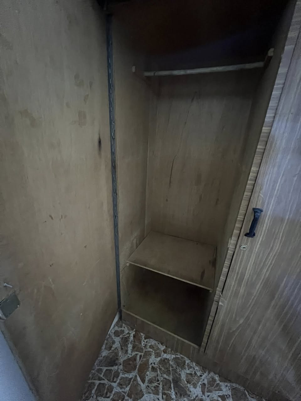 كنتور بابين للبيع سعر ٤٠ العنوان كركوك سوق ازادي تواصل خاص او عل رقم ***********
