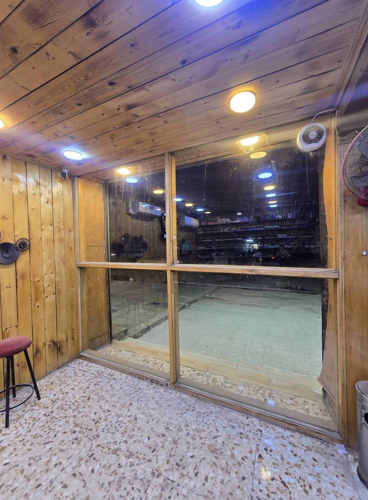 ديكور محل للبيع .
خشب مصفى محروك

33 قطعه 300×14 سقف
30 قطعه 255×14 جدار
88 قطعه 255×11 جدار
41 قطعه 290×11 سقف

باب الرئيسي خشب جاوي
عرض 290 × ارتفاع263

جام خانه ثانية خشب جاوي
عرض 303 × ارتفاع 260

***********
