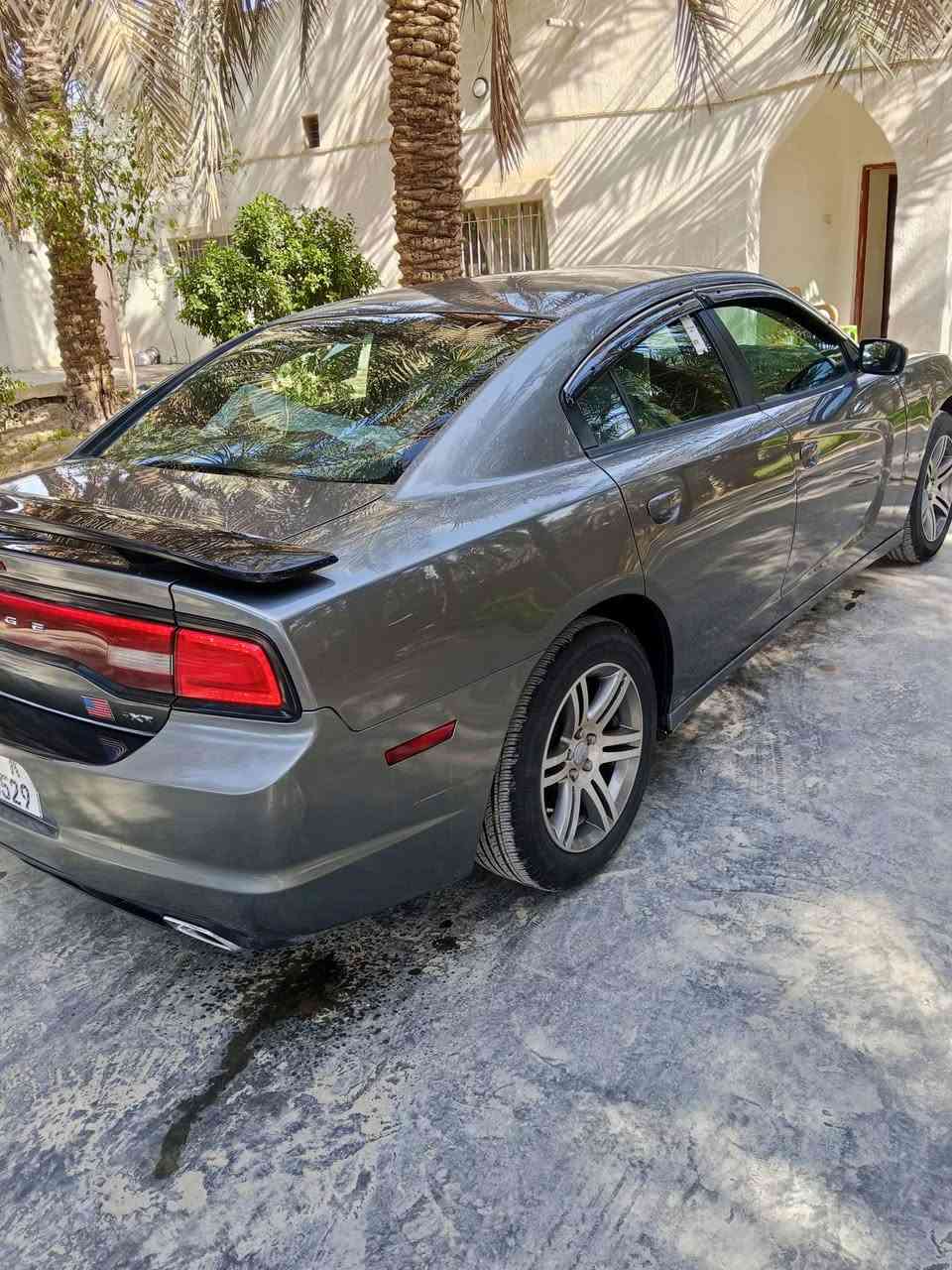 السلام عليكم اخوان جارجر مديل 2011خليجيه محرك 3600كير محرك اكسل كفاله تبريد قطعتين  تشغيل عن بعد سياره جاهزه رقم بغداد بسمي المكان بابل الهاشميه السعر 143وبيه مجال بسيط وهذا رقمي ***********
