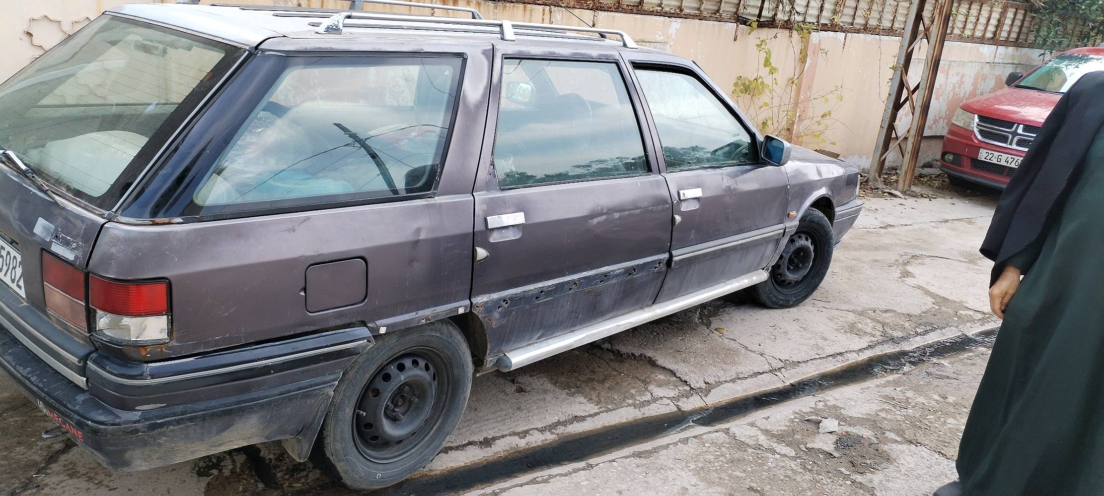 للبيع السعر 20 بيها مجال 
السياره ب اسمنا شرط التحويل
كير محرك مابيهم شي الطخم الامامي يرادلو ترتيب الكهربائيلت والدواخل يرادلها ترتيب الباقي كدام العين 
مكاني حي العربي