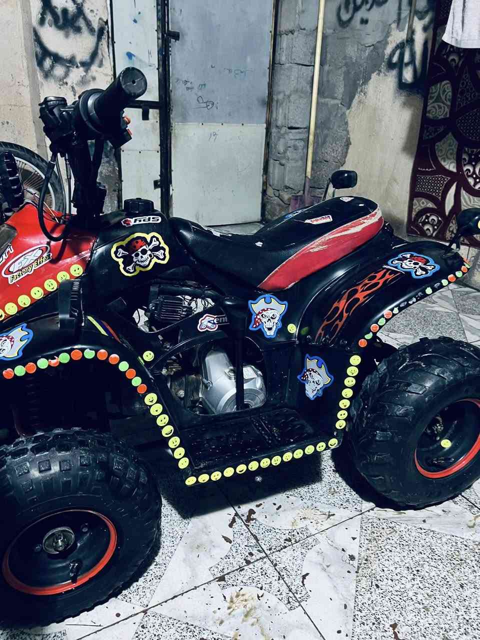 سلام عليكم دراجه بكي لبيع محرك ياباني محركها ١١٠ سيسي سرعه ١٢٠ شيل وزن من ٨٠ اله ٩٠ كيلو محرك ما مفتوح كلش شلعه شك لكاع شرط مكاتبه مو جوده جديده مالتها اب ٩ ورقات وعامل عليها سعر ٣٥٠ وبيها مجال كلش بصيط كلش مكاني بصره تنومه شط لعرب ***********واتساب فقط
