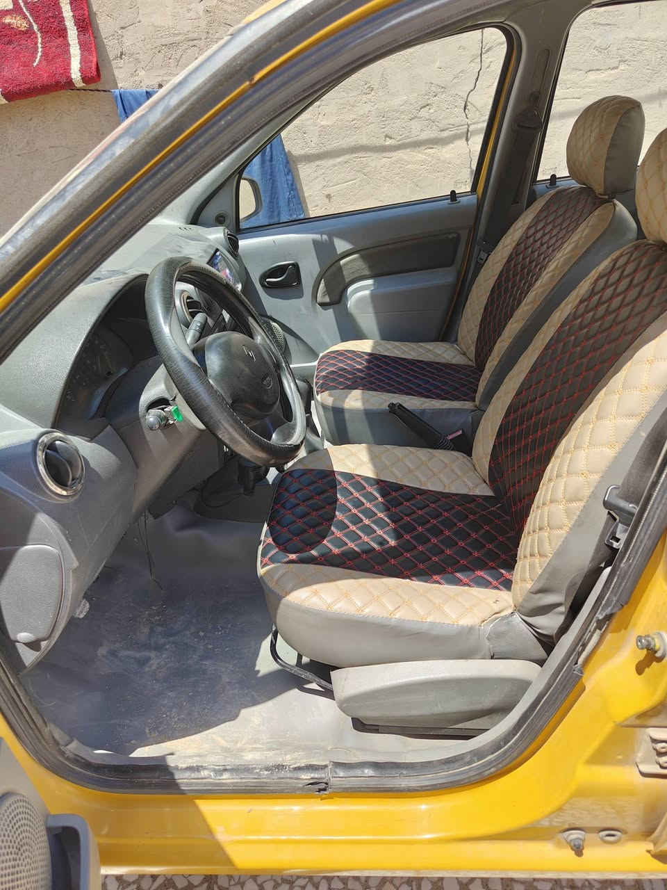 رينو ٢٠١٣ باور باسمي هزة جديدة سنوية مجددة  لل٢٠٣١
نظيفه حييل تبريد فول 
بيها فقط باب السائق معدل على البارد
دوشمة ارضية وتنتة وكشنات و جنطة 
محرك بي تنقيص بسيط جداً 
السعر ٤٢ 
مكاني النهروان 
***********
