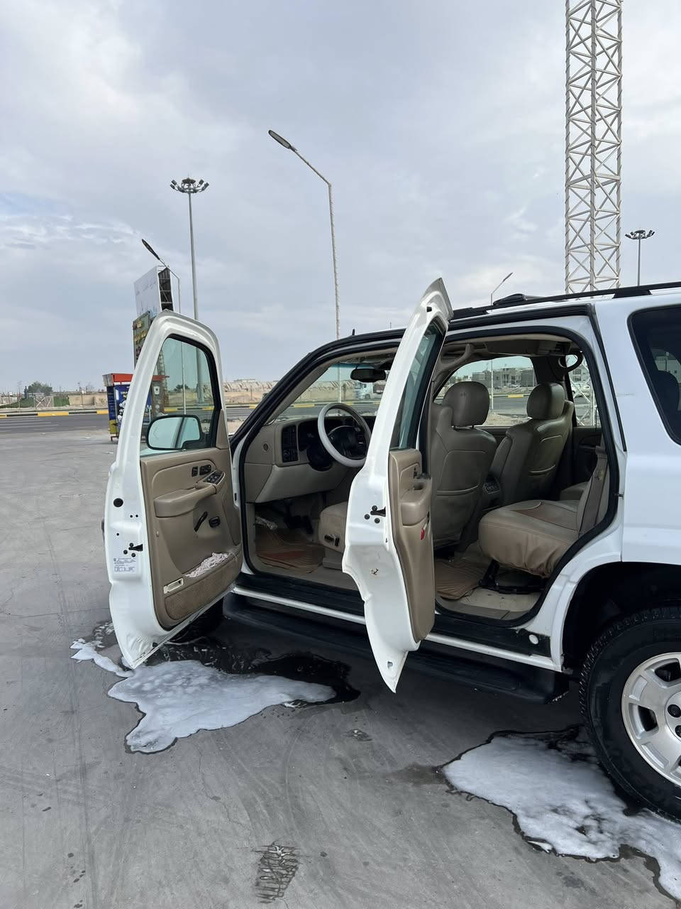 السلام عليكم تاهو للبيع 2004 السياره أصوليه بسمي بس البنيد بي صبغ السعر ( 135)رقم التلفون ***********
