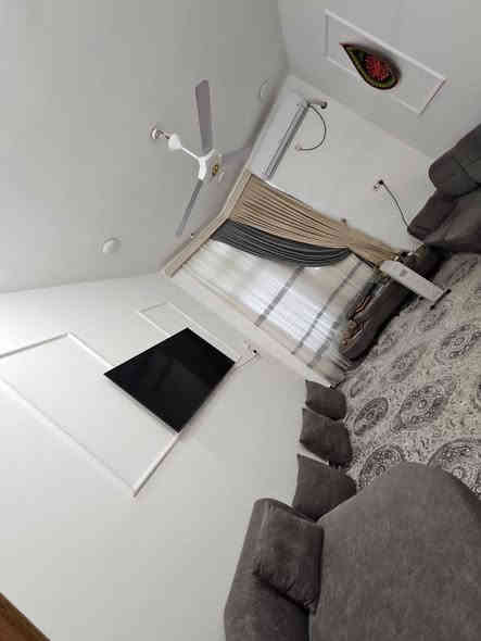 بيت مساحة 83 متر اقرار محكمه  
العنوان حي الذهب خلف طاقة حي الحسين قرب سوق الصيادين 5 دقايق عن مؤسسه الميالي 
 يتكون من طابقين 
الاول  براني وصاله ومطبخ وصحيات 
الطابق الثاني غرفتين مع صحيات 
كونكريت مسلح للطابقين 
السعر 62 مليون 
للتواصل ***********
