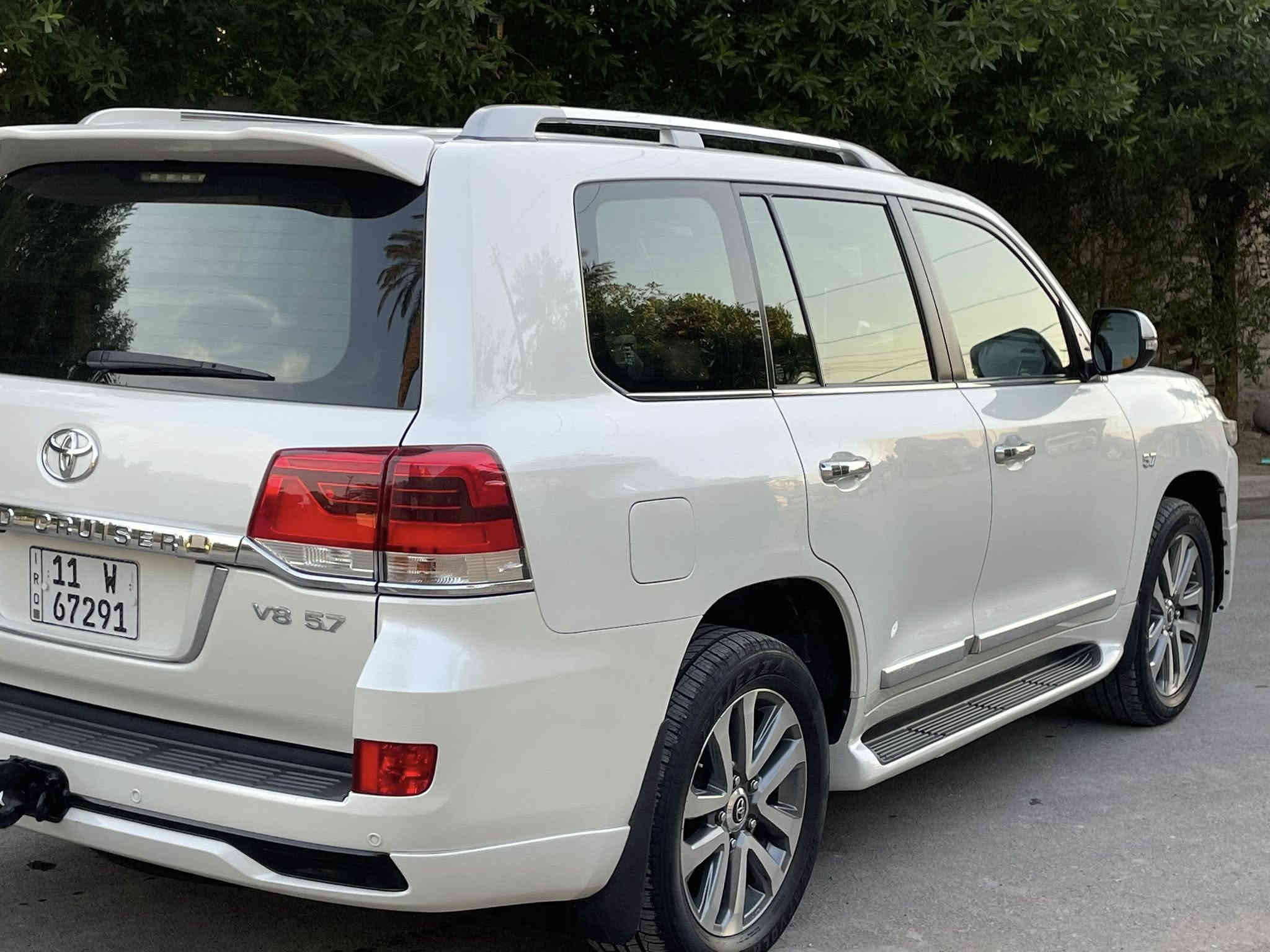 السلام عليكم عندي لاندكروز 2017  VXS ام الرادر مواصفات لكرز  السياره كفاله عامه من الصبغ والضربه والتبديل ماشي 86 الف رقم بغداد بااسمي تحويل ثاني يوم 
محرك 8 سلندر 5700
جكات
بصمات
جنطه كهرباء
3 شاشات
فتحه
تشغيل عن بعد
مقاعد خزن ميموري
محيتاج اذكر الباقي هي لكرز مواصفات
مكاني بغداد الرصااااافه
السسسسسعر 535$
للاتصال
***********
