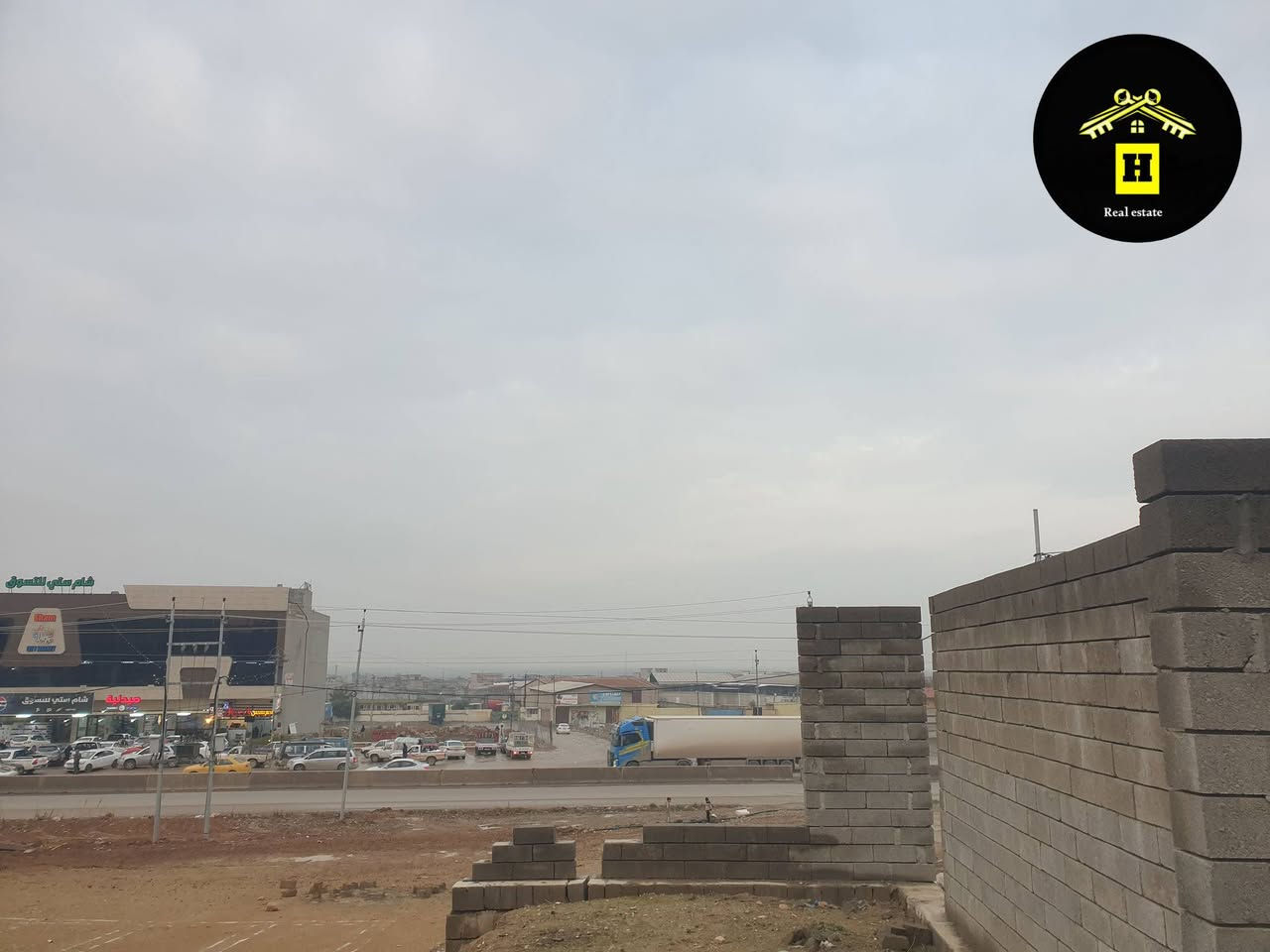 #مكتب_ارض_الملتقى_2

تجاري ‼️بسعر مناسب 

هيكل ركن بحساب ارض للبيع تجاري 
المساحة 400 متر ركن 

يصلح شركة او مجمع طبي او عمارة تجارية
 
الموقع القوسيات طريق دهوك مقابل مول الشام 📍 
سند زراعي +وصل بلدية 
 وبسعر مناسب 
لمعرفة السعر او للإستفسار اتصال على الارقام او مراسلة الصفحة او مراجعة المكتب 

*********** هزاع 
*********** هزاع
*********** مرشد

عنوان المكتب القوسيات طريق دهوك مجمع المختار
