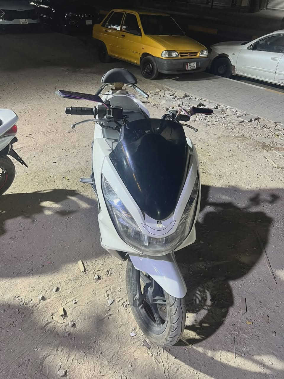 السلام عليكم
دراجة pcx جيل ثاني ياباني 
مكينة 150 
كلشي شغال ما بيها نقص 
ماشية 58 
دبل سويج تدفئة يدات 
بيها ملاحظات ب الكفر  

حي اور 
*********** 

السعر مليون ونص
 10$
 وبيها مجال
