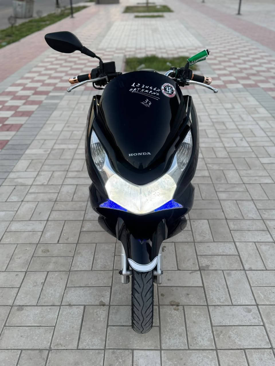 للبيع دراجه pcx ياباني الاصلي  مكينه 150نوزل خطين ستان كهربائي حساس ازدحام دراجه جديده  حساس شلعه معدل خير من الله دراجه تتعب تكول جديده مال جناي  مكان بغداد الكرخ السعر مليون و 250  وبيهه مجال والاستفسار  ***********
