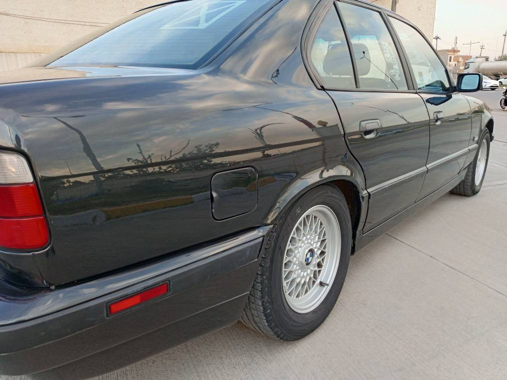 ✌️سلام عليكم اخوان. بي ام موديل (1991 ) قبات مواصفات فول فول رقم كركوك جديد مكينة ( 525 ) بيلادي كير اوتوماتيك كير و محرك بشرط مابي سرف و بخار بدون ضربة بدون اي شي كدام و خلفي كبس فقط صبوغ جمالية سنوي جديد لحد ( 2030) بأسمي هزة جديد
✅(بجم عریض)
✅(سلايت كارباء)
✅(كشن جلد)
✅(كشن كاربائي كامل)
✅( جامات كاربائي)
✅(  تلفون بيلادي )
 ✅بطاقة بنزين موجود 
✅ ( تبريد تدفيئه يشتغل )
✅ (كاربائيات كل يشتغل)
✅ (شاشة الكمبيوتر) 
✅(تحديد سرعة)
✅(تحكم ستيرن)
✅( تحكم لايتات )
✅( لايتات زينون)
✅(بردة بيلادي كامل )
بشرط تحويل مباشر سعر 72بي مجال
رقم موبايل ***********
*********** كركوك, العراق
