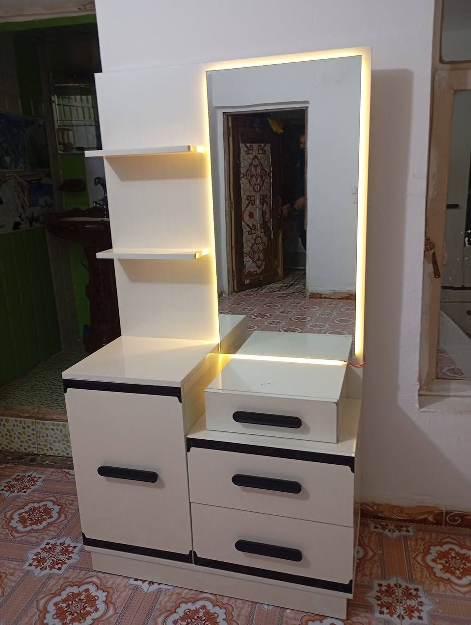 غرف نوم تركي نظيفة فول شد ونقل مجاني. للطلب على الخاص والرقم ***********
