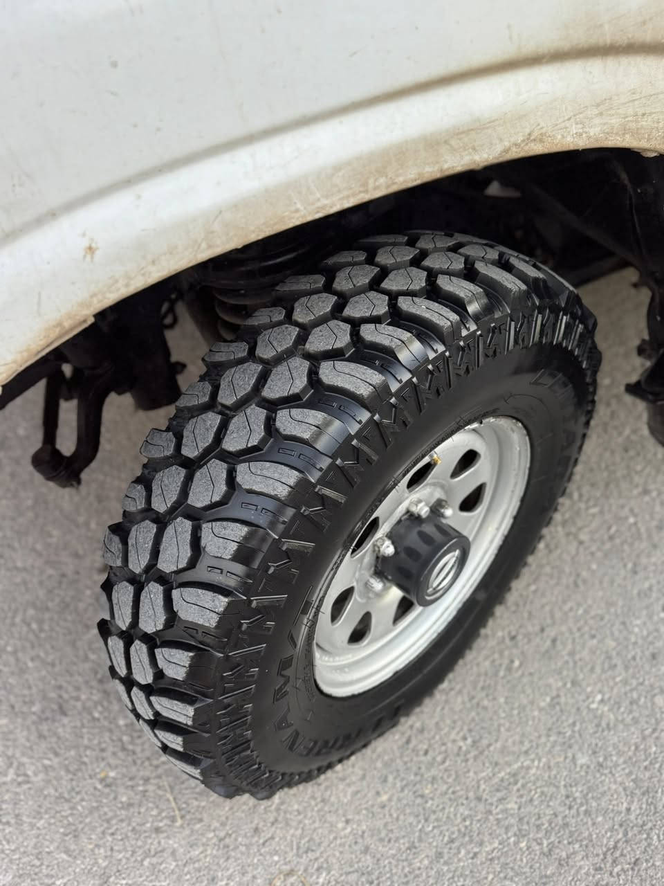 سەرەتا سلاو لە هەموو هاورییان  
نیسان پاترۆل مۆدیل ٢٠٠١ کوێر
سەیارەکەبئ رەقەمە   بەشەرتی مالی مەدەنی  
سئ چوار پارچەی سبوغ نیە   من سەقڤوحیزام بە شەرت ئەدەم
دوحموولیدراو بە شەرت  
چوارتایەو  ویلی  MMلۆکی لەژیرە 
سەیارەکە کامل توند کراوەتەوە 
لەقوەتی خۆی بئ زارە
گێرومەکینەو ئەکسلوودەبل ئەکسل بە شەرت 
کلاجوحەینەی لۆکی لەژێرە 
نمونەیە لە جوانی سەیارەکە 
بۆمەسروڤ مەگەرئ 
تکایە ئەگەر موشتەری نیت نامە مە نیرە 
شوین   رانیە 
***********/wats app
