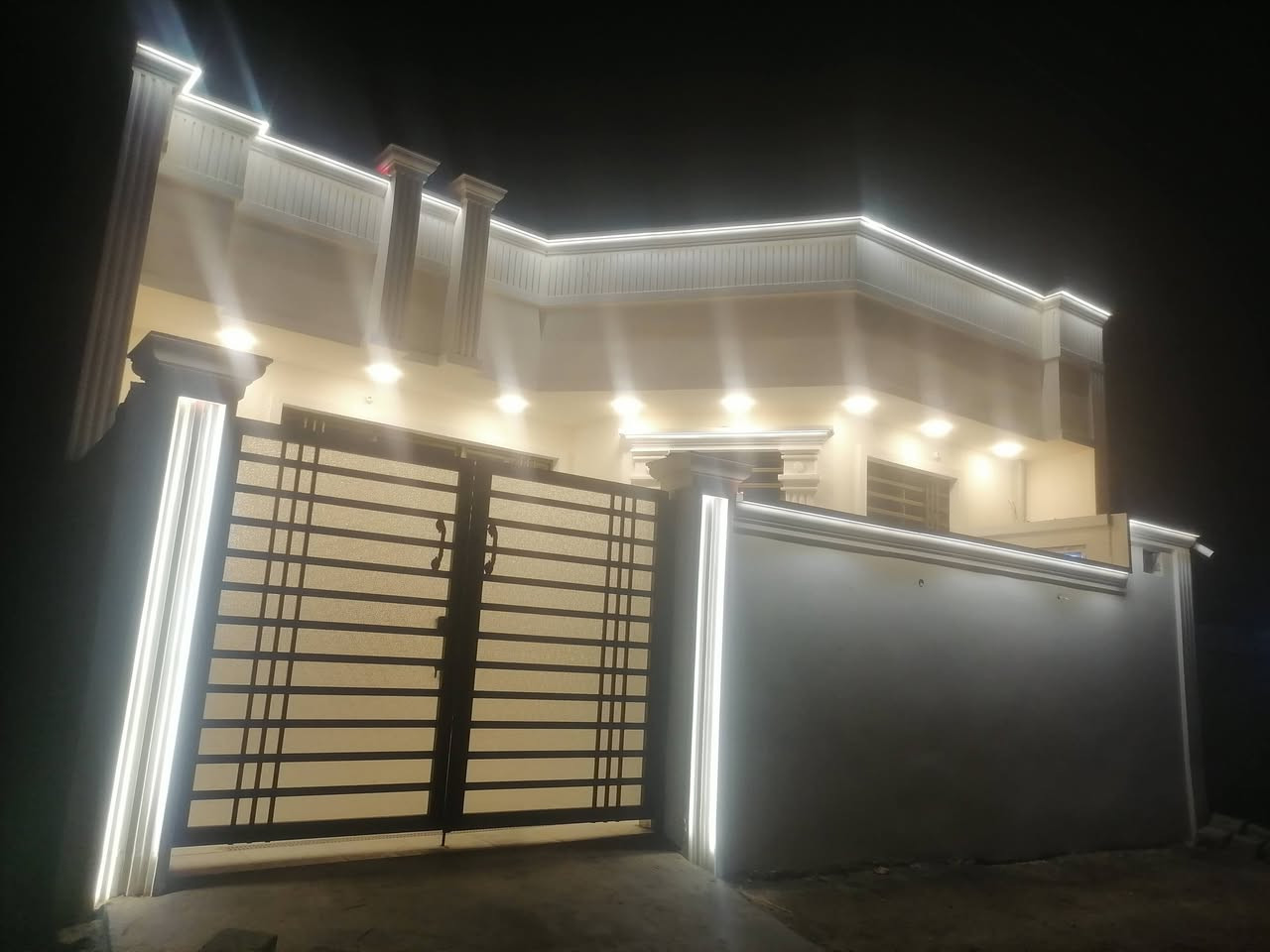 سلام عليكم ورحمة الله وبركاته
بيت في قضاء المحموديه حي المرتضى يبعد عن السوق 5 دقائق مطلوب إسكان المساحه 200 بناء حديث نهايت 2025 

يحتوي طابق الأرضي

غرف عدد 2

استقبال

مطبخ

صاله

مناور عدد 2

طابق الثاني

غرفه

صاله

حمامات عدد 3

الاستفسار ***********

*********** السعر خاص
