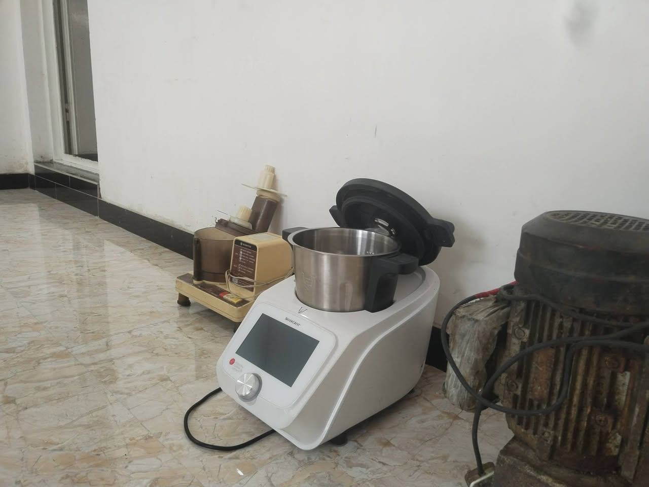 اسلام عليكم من رخصت الادمن اريد أعرض أغراض مطعم للبيع ماكنت حمص صناعيه للبيع مع كنارات لحم مع خلاط ٣ك نوع سلفر كرست الألماني سعر ١٠٠ الف مع خلاط ست البيت نوع سوني ياباني سعر ٥٠ الف مكاني بغداد الصليخ رقمي ***********
