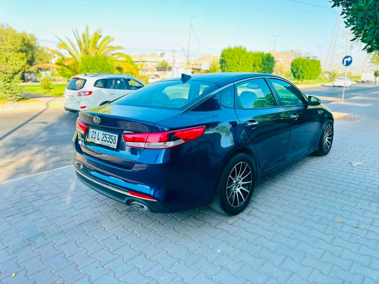 🚗 كيا أوبتما

📅 موديل: 2018

⚙️ محرك: 2400

📏 الممشى: 63ألف ميل فقط

✨ المواصفات:

• شاشة أصلية

• كاميرا خلفية

• 

• حساسات خلفية أصلية

• وضعيات قيادة متعددة

📌 حادثه جاملغ وبنيد 
ايرباك طاك وشاد جديد 

📍 رقم: سليمانيه 
بسمي سنويه جديده
السعر 110 

وايضاً فديو موجود ويه صور
الغزاليه بغداد

📞 للتواصل: ***********
