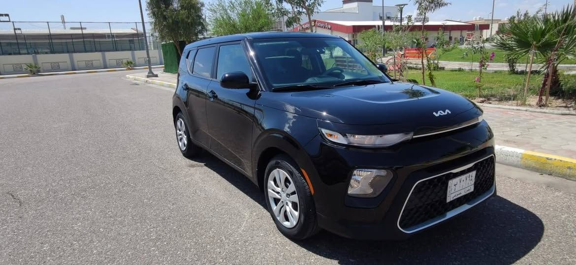 السلام عليكم 
للبيع كيا صول 
مديل 2022
رقم بصره 
سنويه ل 28
محرك 2000 دوش
شاشه كامره حساسات
تحكم جهتين 
ماشيه 20 ألف 
سيارة جديده 
مكان البصرة 
شراي يخابر ع رقم 
***********
