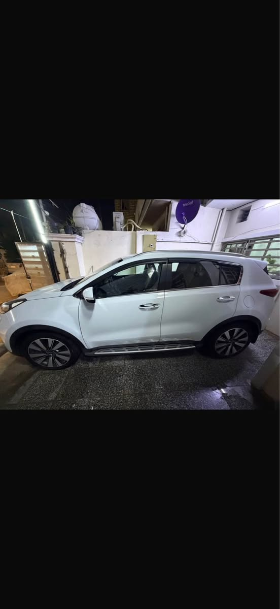 سبورتج خليجي 
موديل 2019 
خليجية مكفولة كفالة عامة 
من الضربة والحادث 
اللون ابيض 
فول مواصفات عدا الفتحة 
ماشية105  كيلو 
السيارة خير من الله 
الداخلي عسلي واسود 
مواصفاتها معروفة 
حساسات امامي 
وخلفي 
وحساس قياس الاطارات 
مري شفط وية السويج 
مابيها اي نقص 
والسبير منازل للشارع اصلا 
جاهزة وكاملة السيارة من كلشي 
متصرف عليها اي ربع 
سعزها 195
*********** بغداد, العراق
