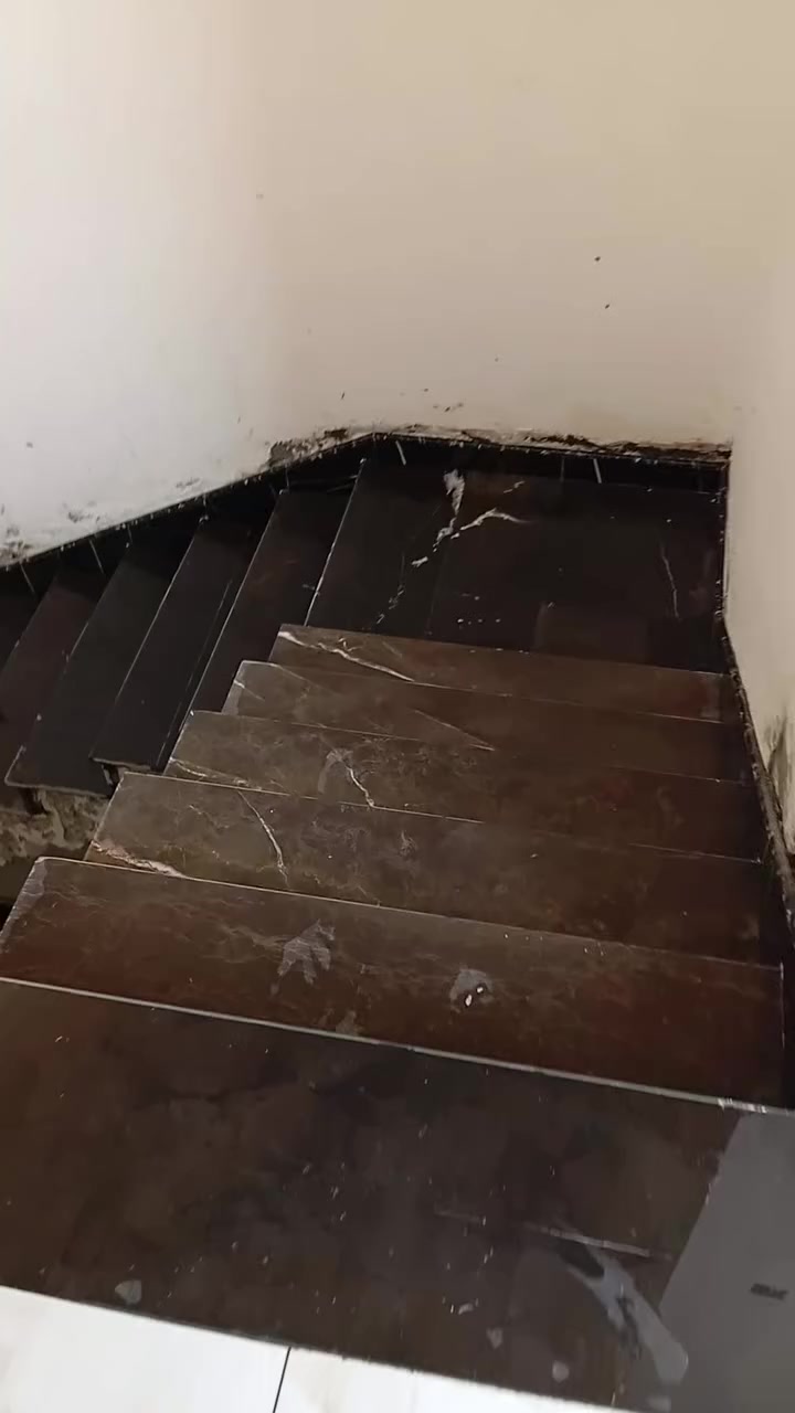 السلام عليكم خلفه سيراميك كاشي ومرمر وبورسلين الواح أرضي وجدارى وشغل درجة اولى وتسليم مهندس والتزام بالعمل وهدا رقمى ***********
