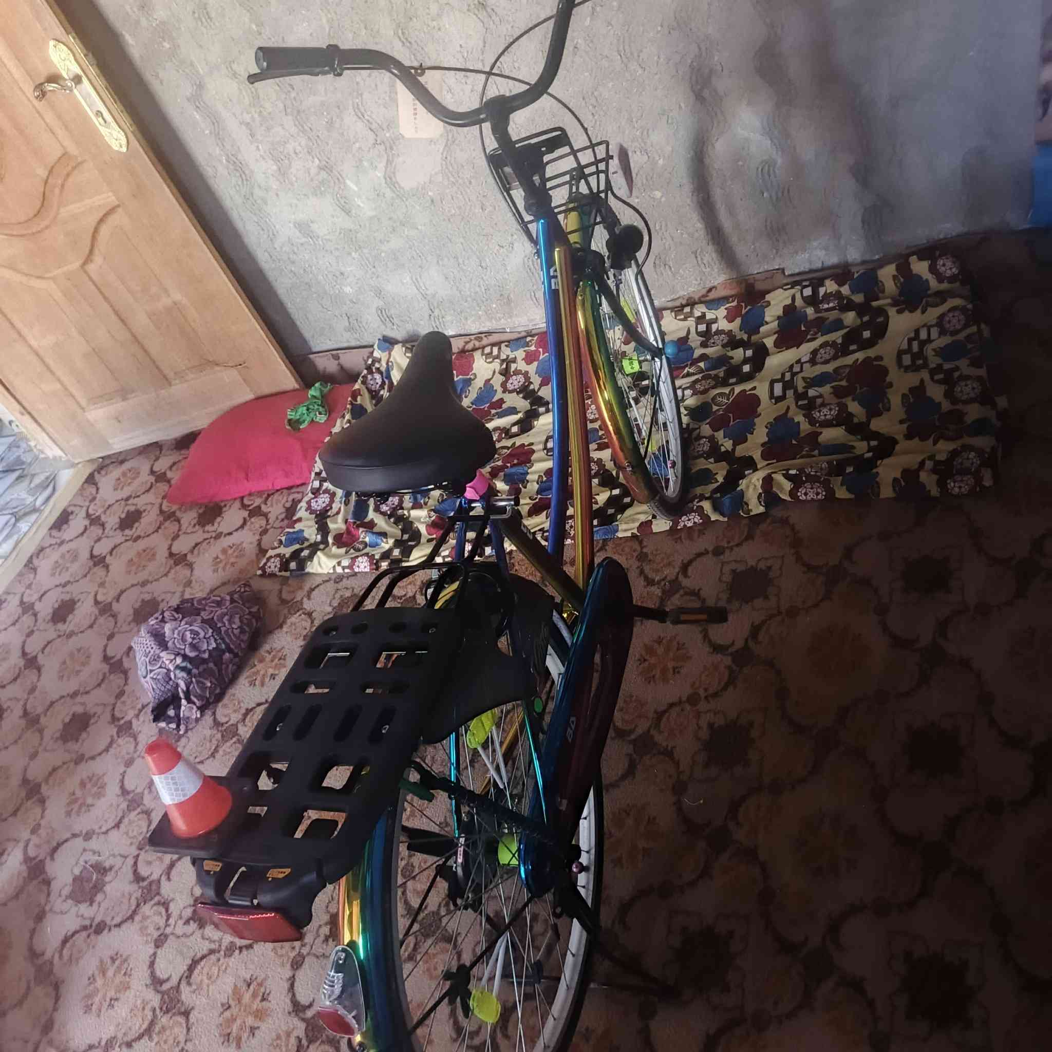 السلام عليكم هذا البايسكل للبيع وجديد بس التصوير ضالمه والسعر 190وبي مجال للشراي ***********
