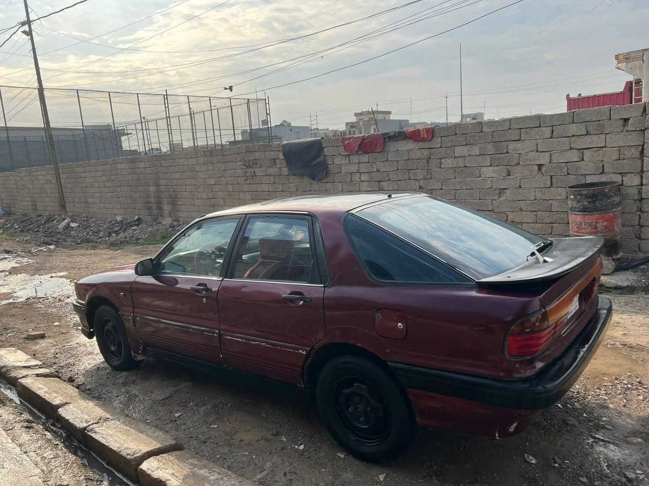 السلام عليكم 
#للبيع مستعجل ،  سيارة متسوبوشي گلانت موديل ٩٢ ، رقم نينوى الماني شرط التحويل والوكالة ،  گير ومحرك شرط ، گشرها شوف العين  ،  سنوية لـ ٢٠٢٨  ،  كهربائيات كاملة ،  السعر ٢٥ وبيها مجال 
للاتصال: 
كورك:  *********** 
اسيا: ***********
او مراسلة على الواتس اب
