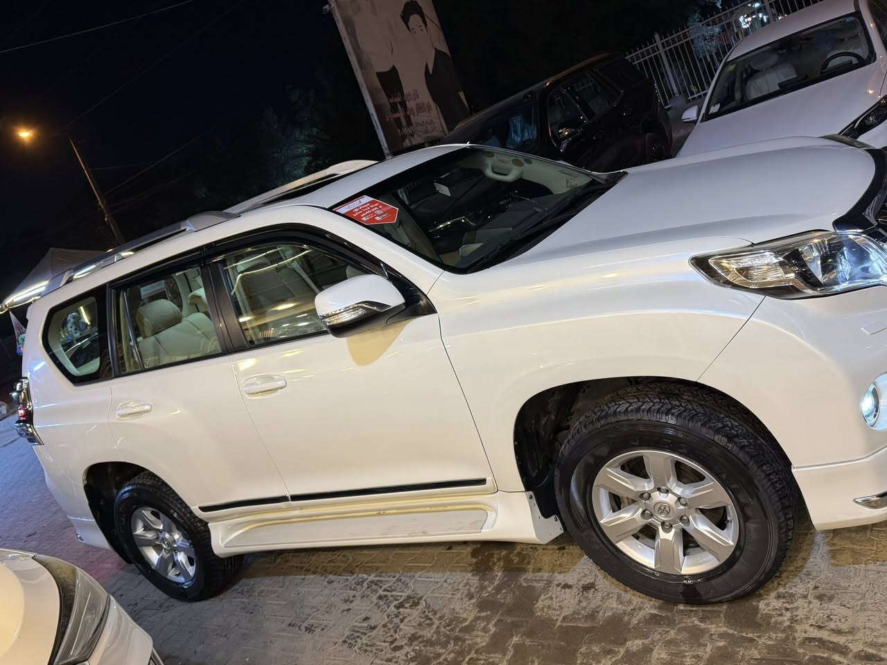 السلام عليكم من رخصة الادمن المحترم ابرادو موديل 2017 رقم اربيل بسمي مكفوله السياره جاهزه وخير من الله اي نقص مابيها السعر 355مكان السياره بغداد حي الجوادين للاستفسار***********
