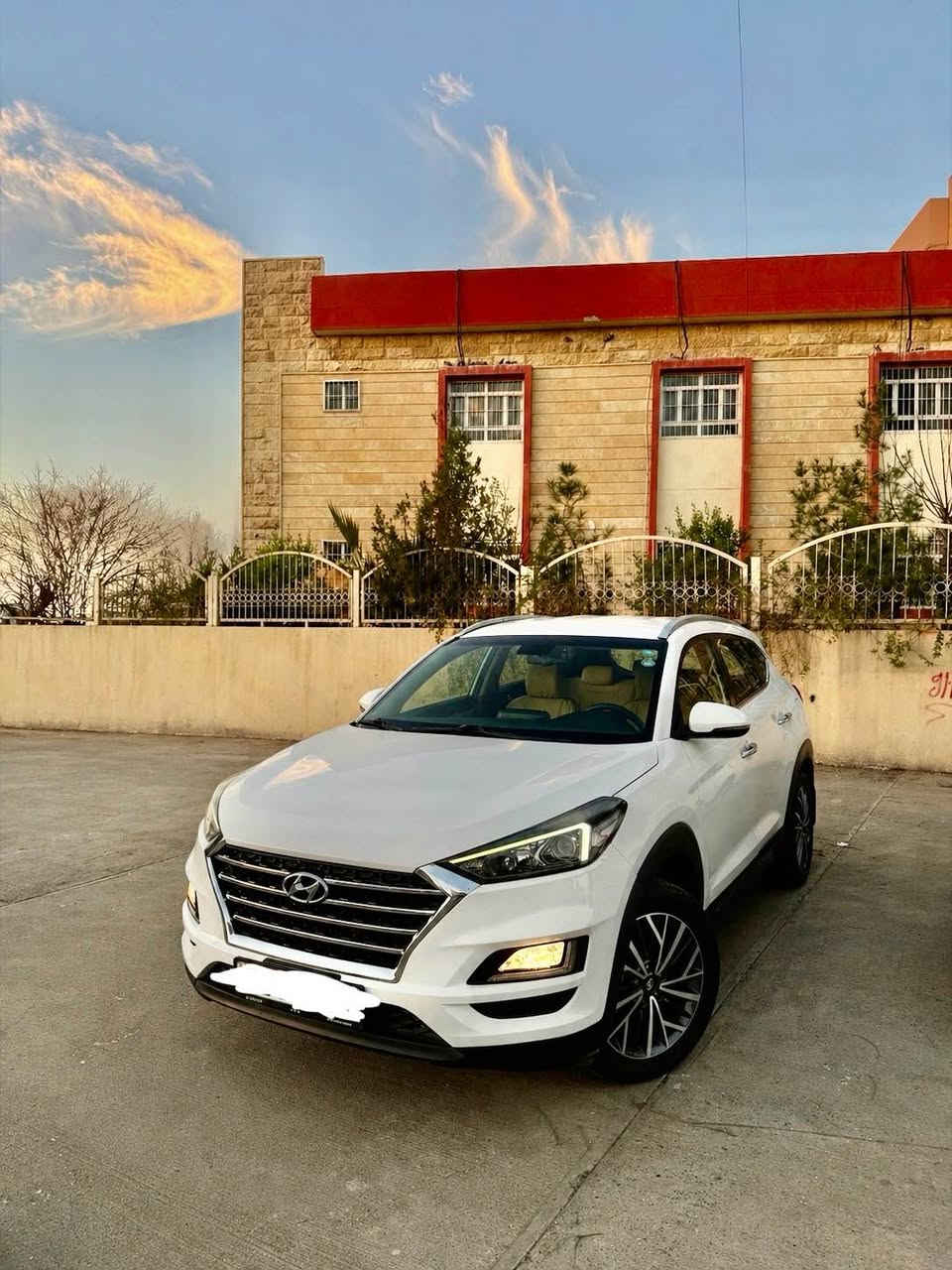 هۆندای تۆکسۆن 2019 خەلیجی 10 پارچە ڕەش لەسەر ساغە برێک لە پێ کوشن کارەبای ئاوێنە کارەبای دەرگا بەسمە هەموو شتی نوێیە 73 هەزار ڕۆیشتیە 
نرخی ١٧٠ وەرەقە و مەجال 
ڕەقەم *********** أربيل, العراق
