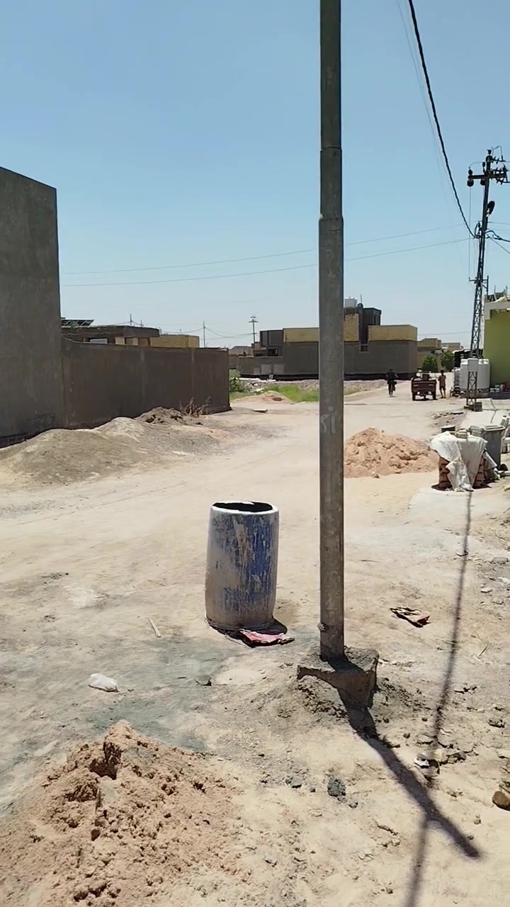 دار للبيع في مجمع نبيل مقابيل المستشفى القاسم المساحه 100متر نقص بيتونه ورضيه وبورك لاستفسار على الرقم التالي ***********
