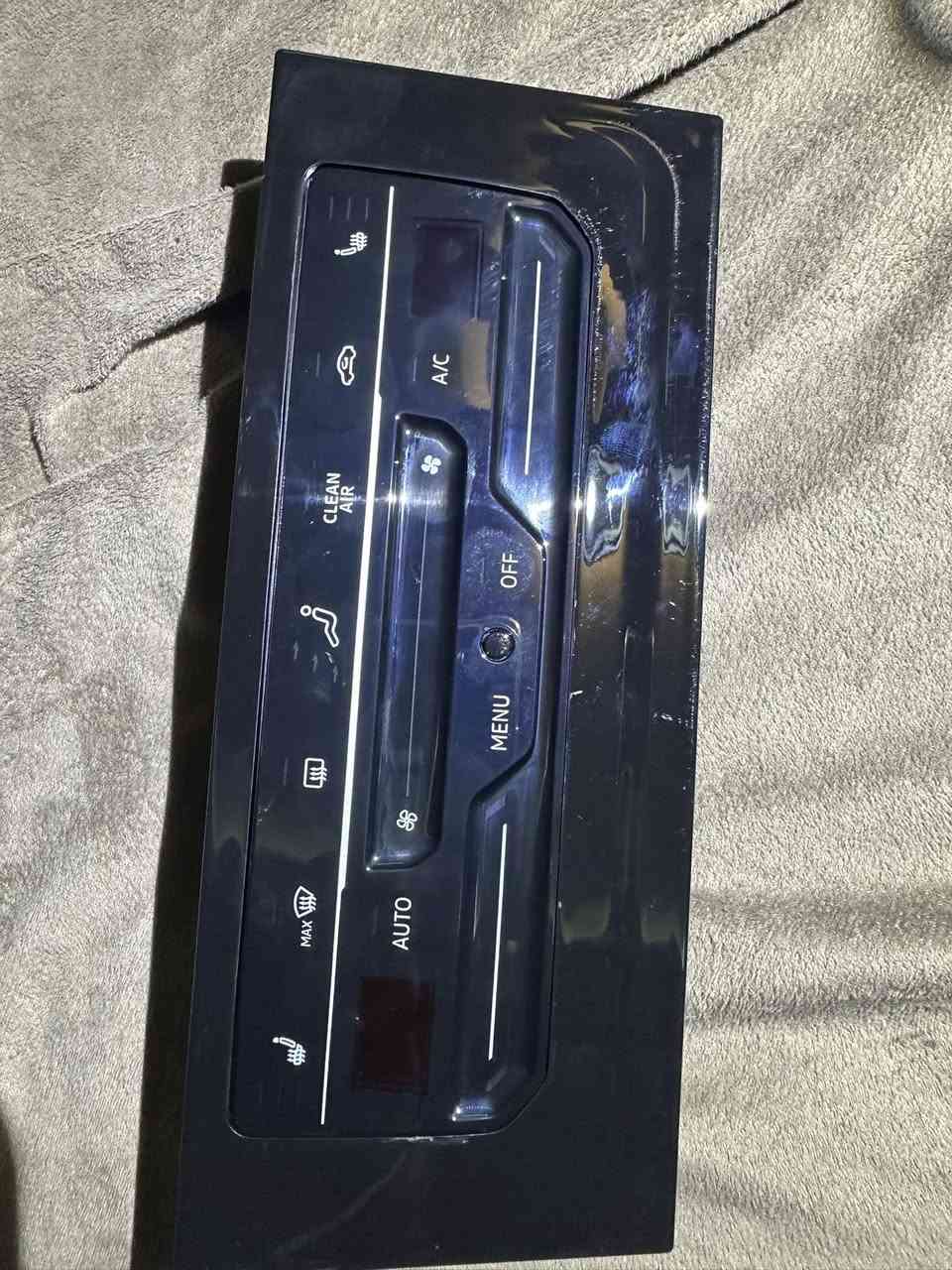 للبيع تبريد لمس
يرهم ل كولف جهاز جديد مامستعمل ومفحوص اي عيب مابي 

بشرط شغال 

تصميمها كلش. حلو و انيق و لمسها كلش سلس و خفيف

مكان كركوك 

120$

*********** واتساب
