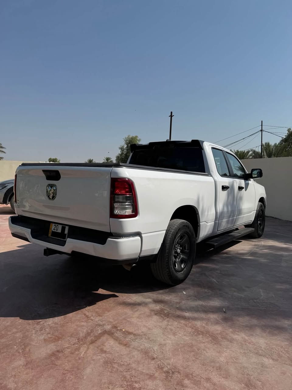 السلام عليكم
للبيع رام 2023 وارد امريكي الشكل الجديد باب قصير بدي طويل موصفات tradesman رقم ديالى الدولي الجديد مميز باسمي تحويل ثاني يوم محرك 6 سلندر 3600 ايتورك ( الاقتصادي )
مواصفاتها :
فورويل
بصمة
شاشة
كاميرا خلفية
كشنات جلد
سايد بريك بصمة
تحكمات ستيرن
وباقي مواصفات الرام معروفة

السيارة بيها صبغ جاملغ امامي وبنيد فقط و جاهزة بدون اي نقص
مكان السيارة / ديالى - بعقوبة
للاستفسار / ***********
