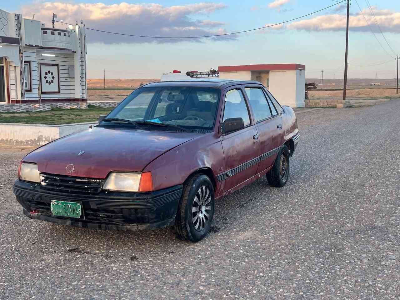 السلام عليكم للبيع فقط بدون مراوس اوبل كاديت موديل 91محرك وكير شرط مال كصه صدر تخم تاير جديد سياره جاهزه سنويه خضره ابيعك حبل مكفوله دوله وعشاير السعر)(9)وبيها مجال جدآ قليل هاتف *********** مكان السياره مفرق الشرقاط
