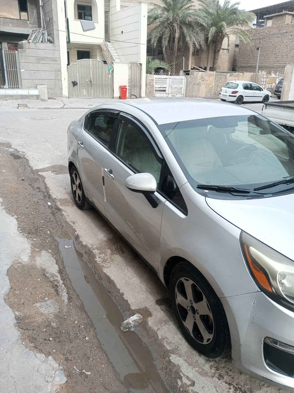 كيا ريو 2016
حرك 1.6 gta معلايه كازكيت من وره الدوانز 
سياره نضيفه مال موظف 
ماشيه 110 mi 
ضربه جاملغ خلفي وصندوق نفسه معمر 
ليبل واحد 
عنوان جميله 
***********
سعر 88
