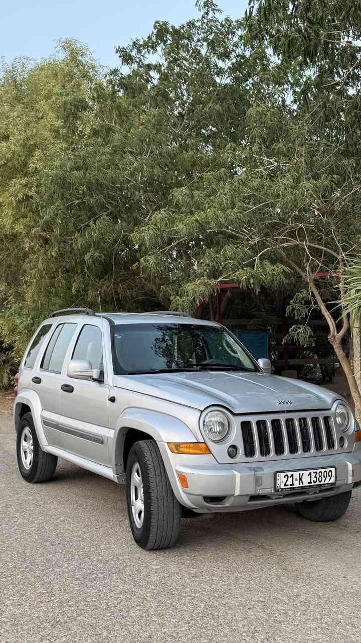 السلام عليكم جيب لبرتي مكفوله
 موديل 2006 محرك ٣٧٠٠  
سیارە جاهز 
مکفول مکینە ولکیر بشرط مامفتوح 
صدر وحدادیە جدید سویە 
اربع تایرات جدید 
دبل اکسل 4×4
کیر اوتو ماتیک 
شاشە 
سونرهه موجود بل الصور السياره مكفوله من كلشي تبريد ثلج السعر 85 $ للطیبین بيهه مجال بسيط  مكاني کفری دیالی  
***********
