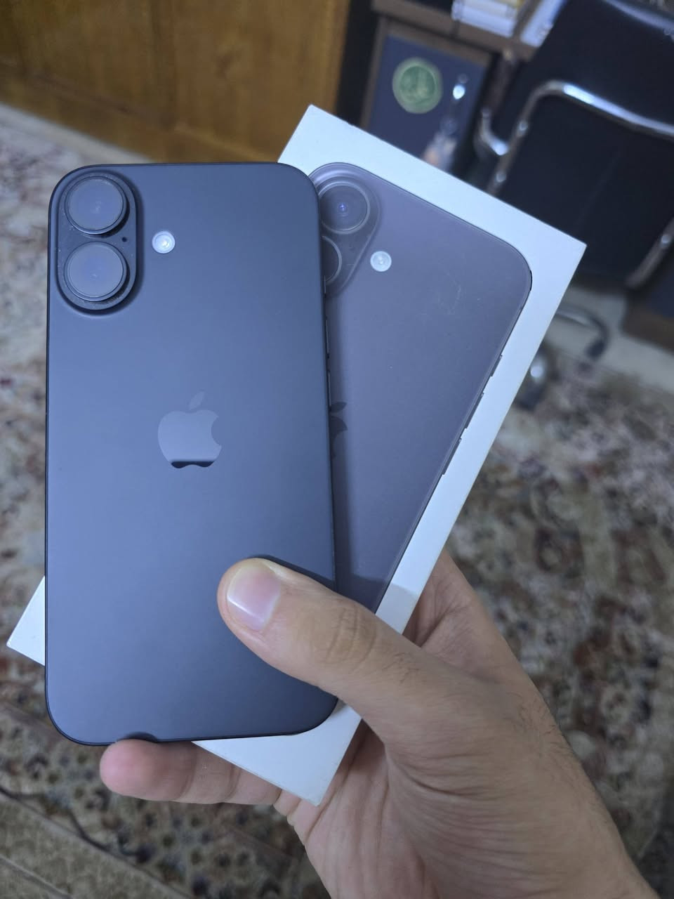 ايفون 16 عادي جديد لوك
استخدامة قليل فقط مفتوح من الباكيت 
السعر 900 الف مجال جدا بسيط
للشراي ***********
