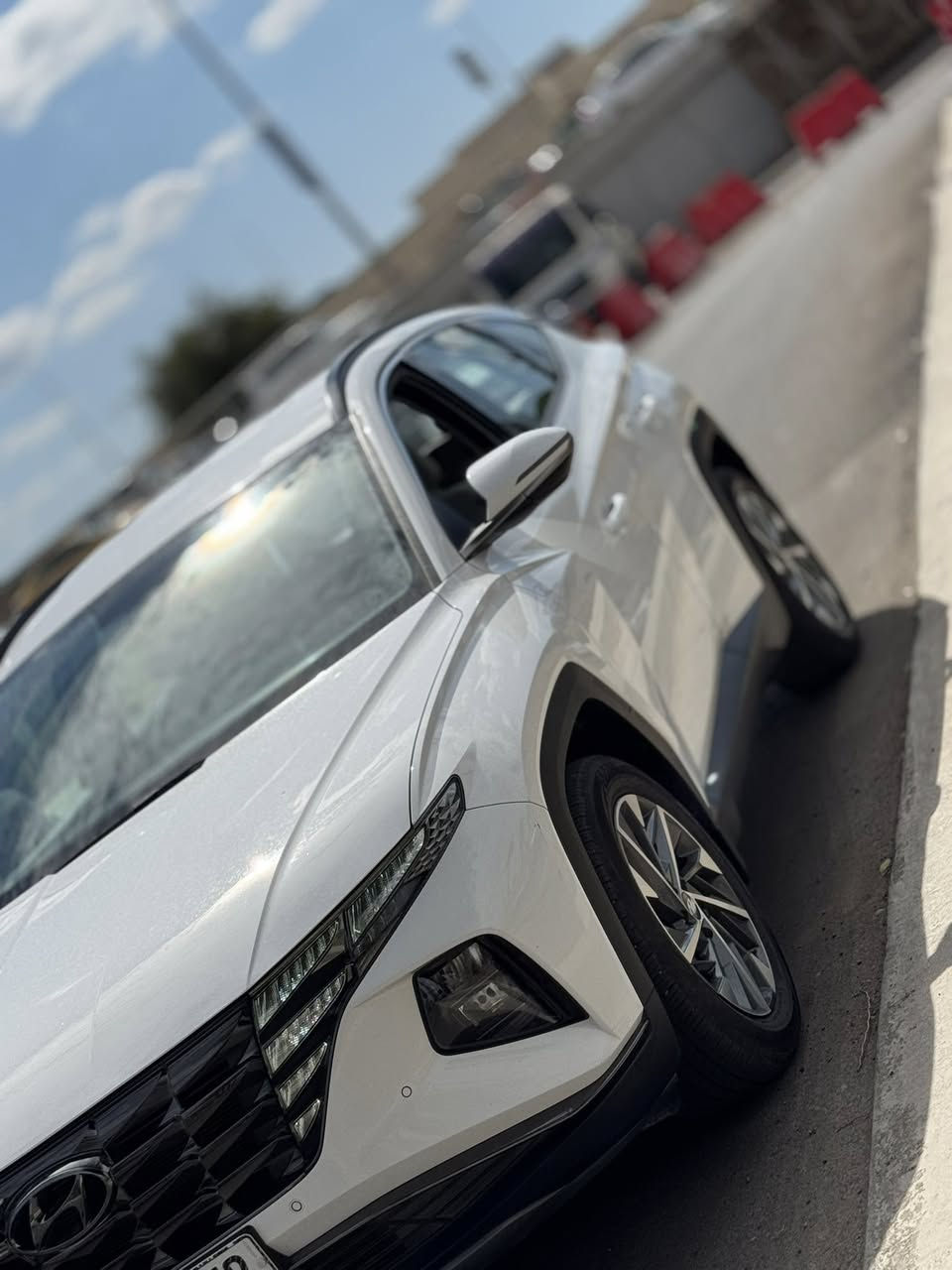 بيغ
🚗 للبيع – Hyundai Tucson 2024 خليجي

سيارة نظيفة جداً وبحالة الوكالة، استخدام خفيف ومكفولة من كل النواحي.

🔹 الموديل: 2024
🔹 النوع: خليجي
🔹 الممشى: 35 ألف كم
🔹 الحالة: وكالة بالكامل – فحص كامل بدون ملاحظات
🔹 الكفالة: كفالة عامة من كل النواحي

✨ المواصفات: (كامل المواصفات عدا البانوراما)
✔️ شاشة كبيرة
✔️ كاميرا خلفية
✔️ حساسات خلفية
✔️ تشغيل بصمة (ستارت/ستوب)
✔️ دخول ذكي بدون مفتاح
✔️ مقاعد جلد
✔️ تحكم بالمقود (ستيرن تحكم)
✔️ مثبت سرعة
✔️ إضاءة LED
✔️ مرايا كهرباء مع طي
✔️ نظام ثبات وأمان

💰 السعر: 21,800 دولار قابل للنقاش بحدود المعقول

📍 العنوان: بغداد

📞 ***********
