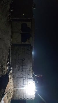 بيت للبيع وره لبراز يحتوي على غرفه ومطبخ لبيت مبني نص منه وحوش جبير لم...