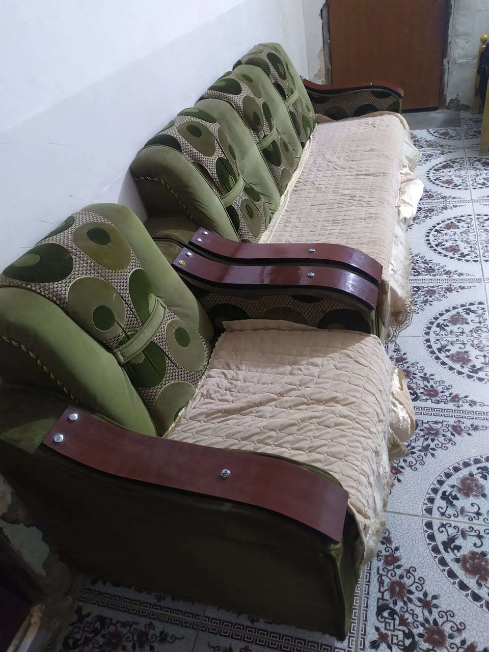 تخم عشر مقاعد للبيع نجاره نضيف مابيه ضرر سعر 275 وبيه مجال بسيط


**إذا كنت صاحب هذا الإعلان وتريد حذفه لأي سبب، رجاءا أرسل رسالة إلى الدعم الفني**