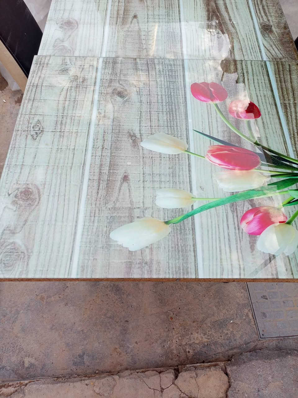 ميز طعام يتكبر ويتصغر مع 3كراسي نظيف كلش السعر 75وبي مجال بصيط للاستفسار ***********
