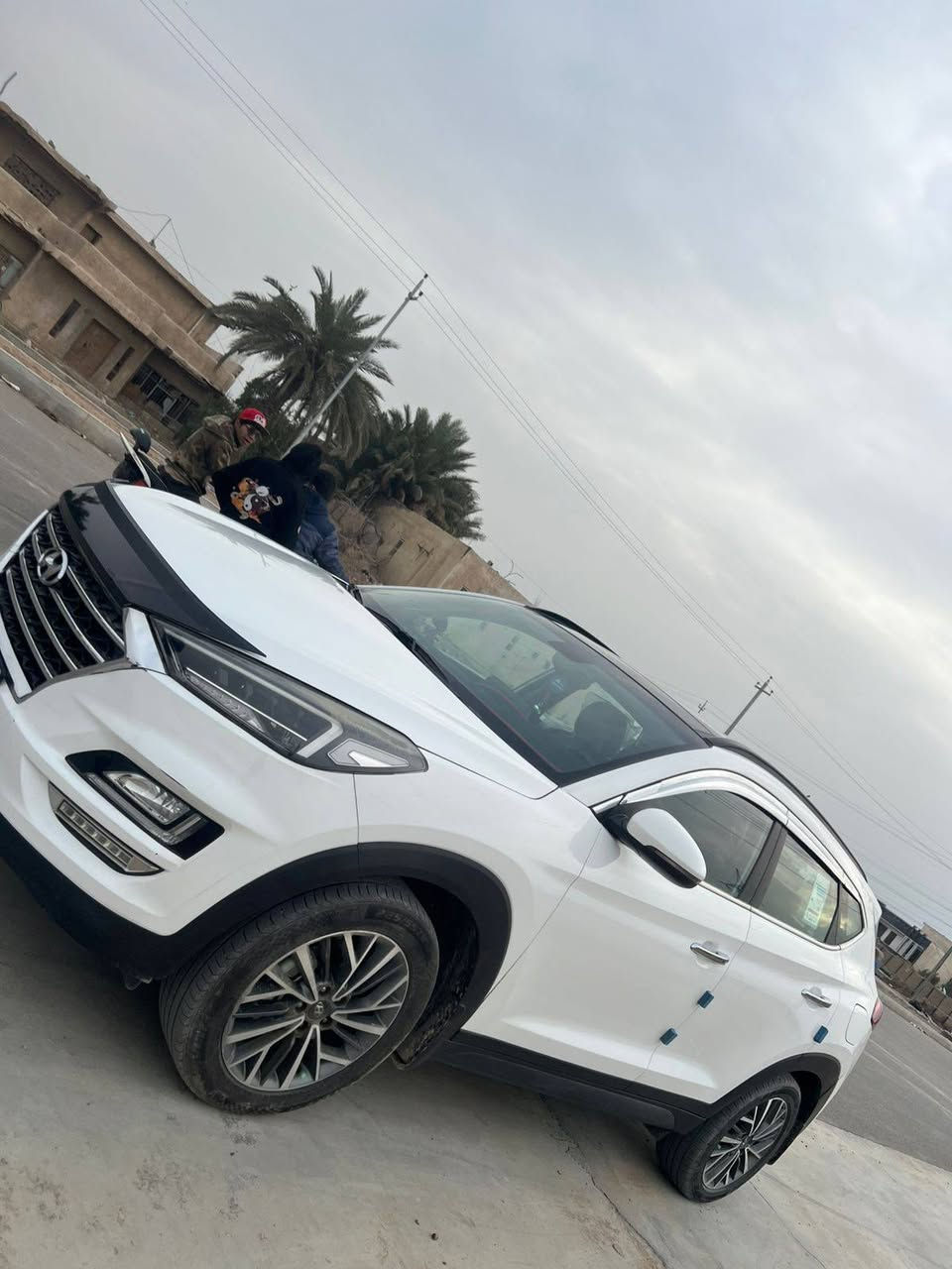 السلام عليكم من رخصه مدير الكروب توسان 2020 ماشيه 115  رقم بغداد انكليزي باسمنه بيها اصبع بارد بل بنيد وبيها شبر بدعاميه الخلفيه صبغ فقط الباقي مكفول كفاله عامه السياره تاخذها سونار سياره موصافاتها بصمه بانوراما كشنات جلد موصافات التوسان المعروفه ارضيه مدوشمه نايلون بوب نايلون  محرك مكفول تبريد ثلج كير مكفول صدر جديد تخم تاير جديد السياره متعوب عليها مكان السياره بغداد الدوره حي دجله شارع ٢٥ رقم تلفون *********** اتصل وبيك خير ودلل السعر 220 وبيها مجال  شي بسيط حك الجيه
