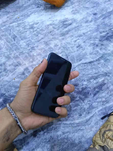 11 ابرو نضيف حيل 
ذاكره256
فقط بطاريه مبدل 100
شاشه شرط ابلادي مبدل 
فيس ايدي شغال
كامرات ٫صوت ٫ سيم 
كله مكفول 
سعر 225
***********
