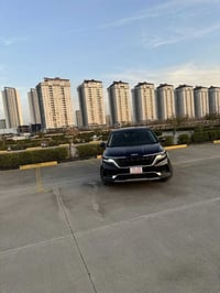 كيا كرنفال • ٧٠٠٠ كم • حادث ٤ قطع