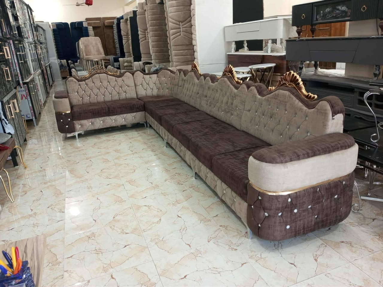 معرض ابو عبدالله للاثاث المنزلي 🔥 🫡
تم وصول وجبه جديده بموديلات جديده وشرط بلاويد اسود  واسعار ما تلكها يم غيرنا قماش كله شر تركي مبطن درجه اولئ 🔨✌️ 😎
متوفر كادر خاص لاخذ لقياسات حسب لمساحه وعدد لمترات عنوانا الوحيد تكريت الديوم مقابل مطعم المذاق بلقرب من اسواق الزوبعي للاستفسار خاص او اتصال ***********متوفر وتساب وخاص🚕💁‍♂️
