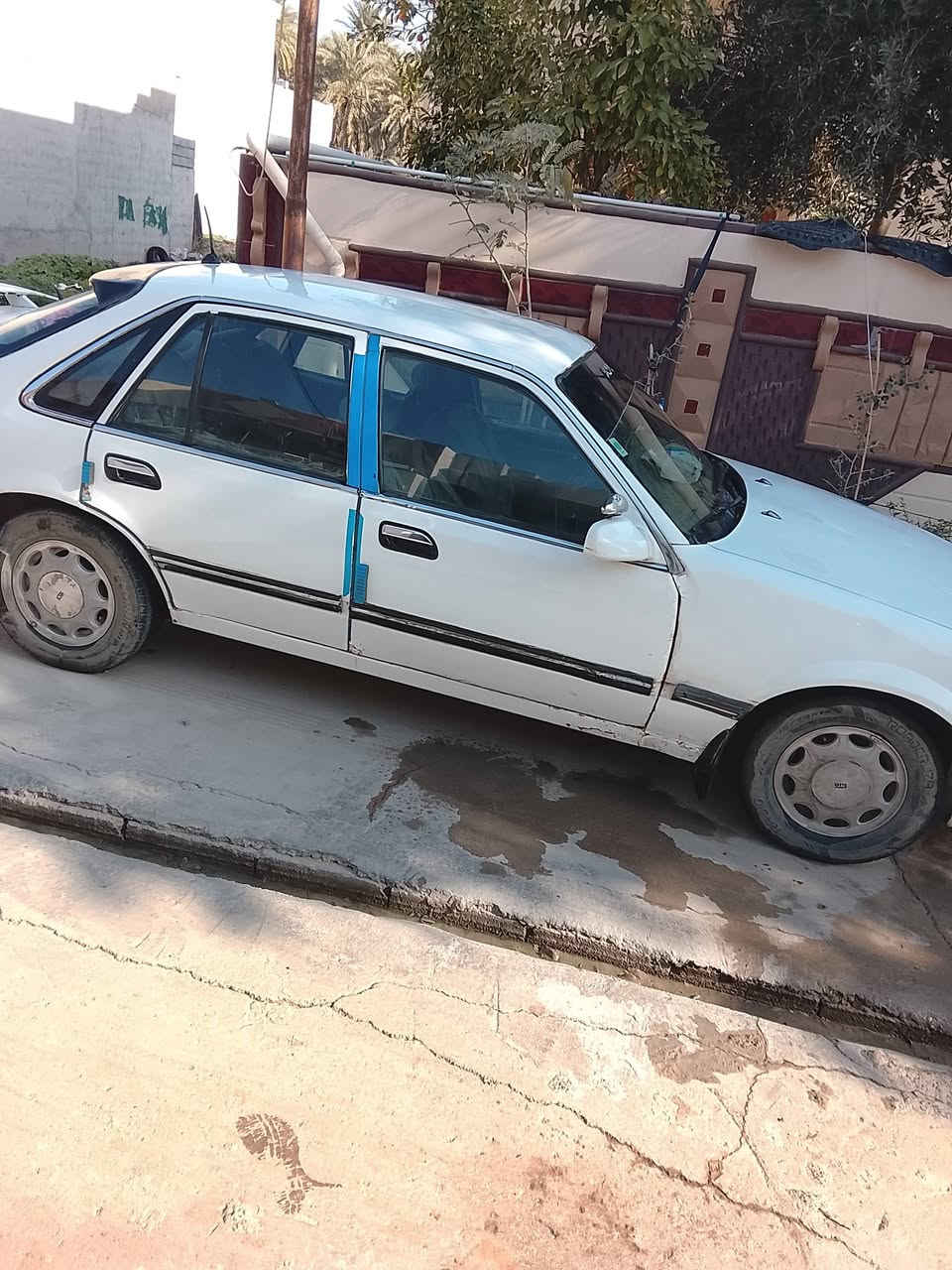 السلام عليكم سيارة دايو برنس موديل ١٩٩٥ كير عادي مكينه ١٨ رقم ألماني جديد السعر ٢٧ورقه وبي مجال العنوان خانقين امام عباس رقم الموبايل ***********
