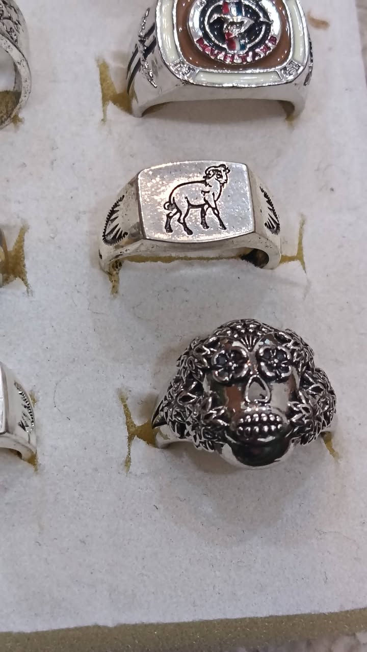 محابس رجالي مختومات ٩٢٥ عددهن  ١٢ قطعه  وياهن قطعه صليب هديه مختوم أيضآ ب ١٠ آلاف كلهن


**إذا كنت صاحب هذا الإعلان وتريد حذفه لأي سبب، رجاءا أرسل رسالة إلى الدعم الفني**