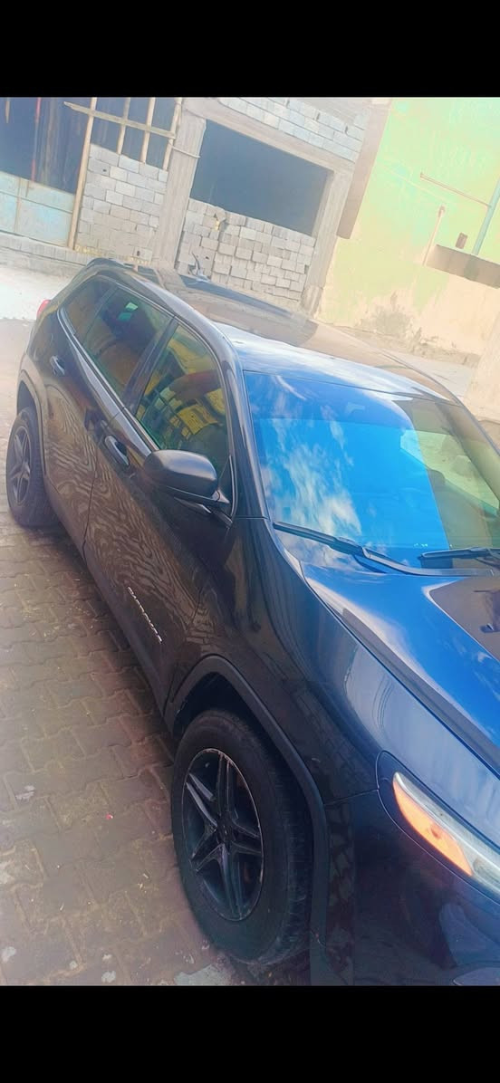 السلام عليكم
جيب شيروكي
 موديل ٢٠١٤ وارد امريكي ب اسمي لسنويه تنتهي ٢٠٢٧
مكان سياره بصره 
لسعر ١١٦ للاستفسار على هل رقم ***********
